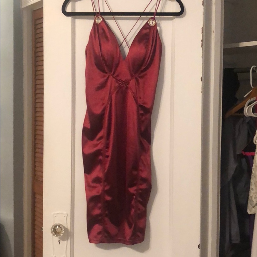 Rouge Satin-esque Classy Club Midi